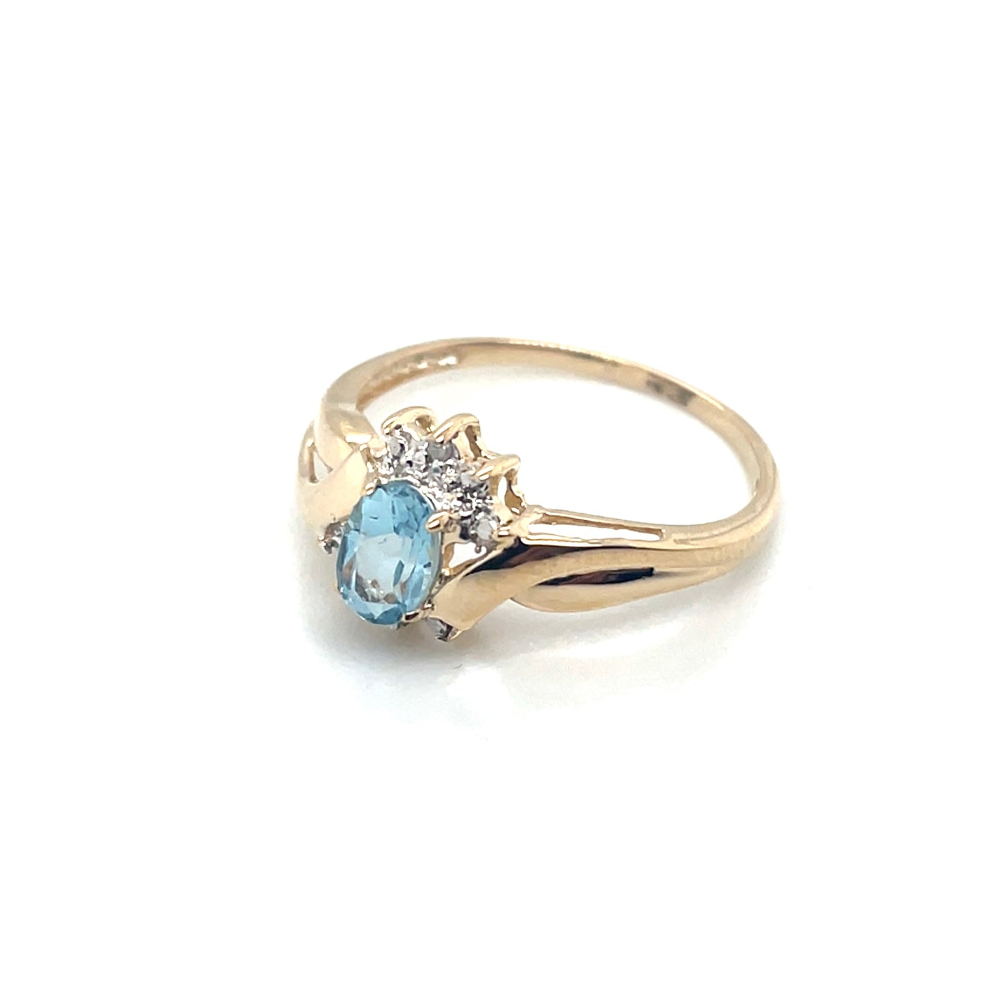 10k Yellow Gold Aquamarine and Diamonds Ring