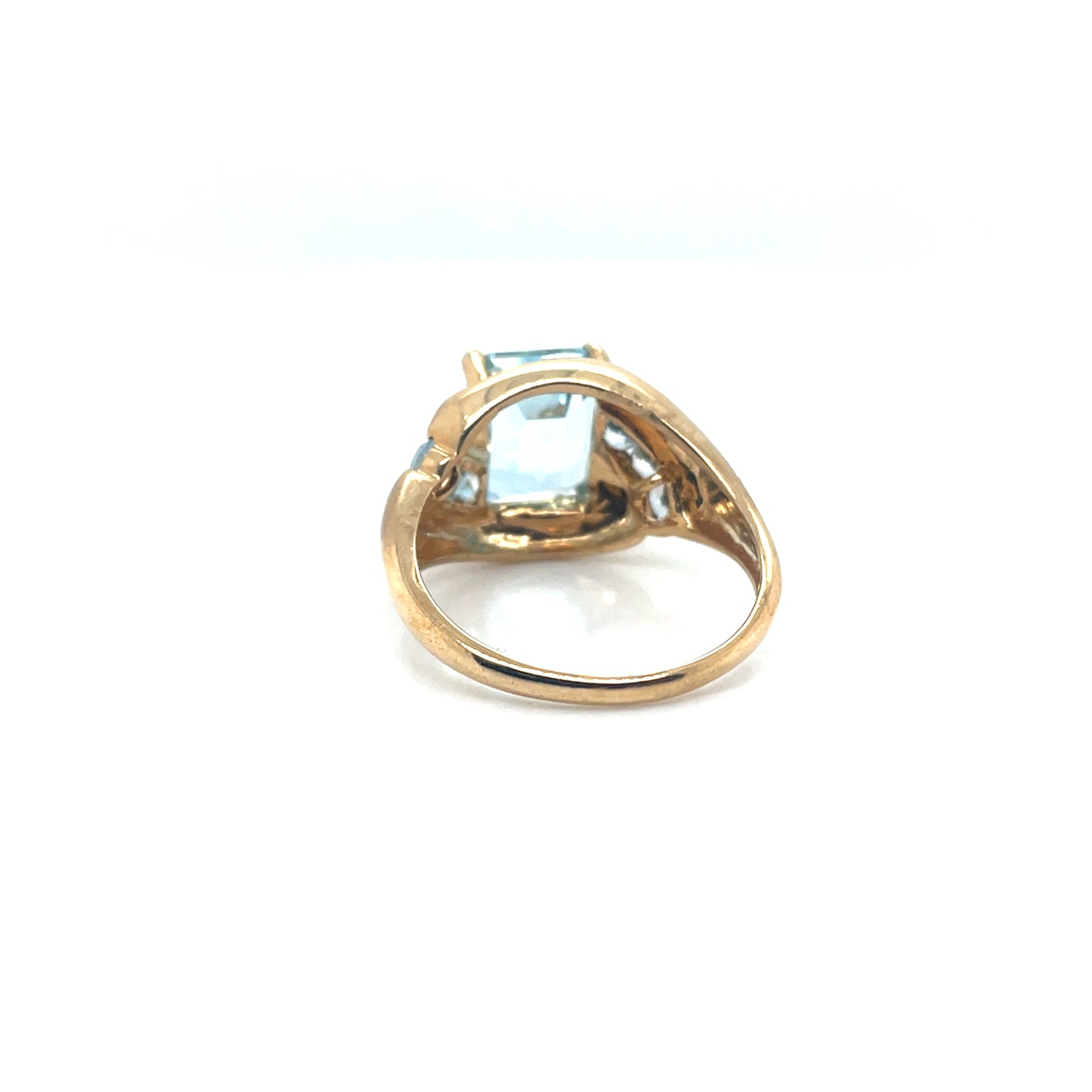 10k Yellow Gold Aquamarine Ring