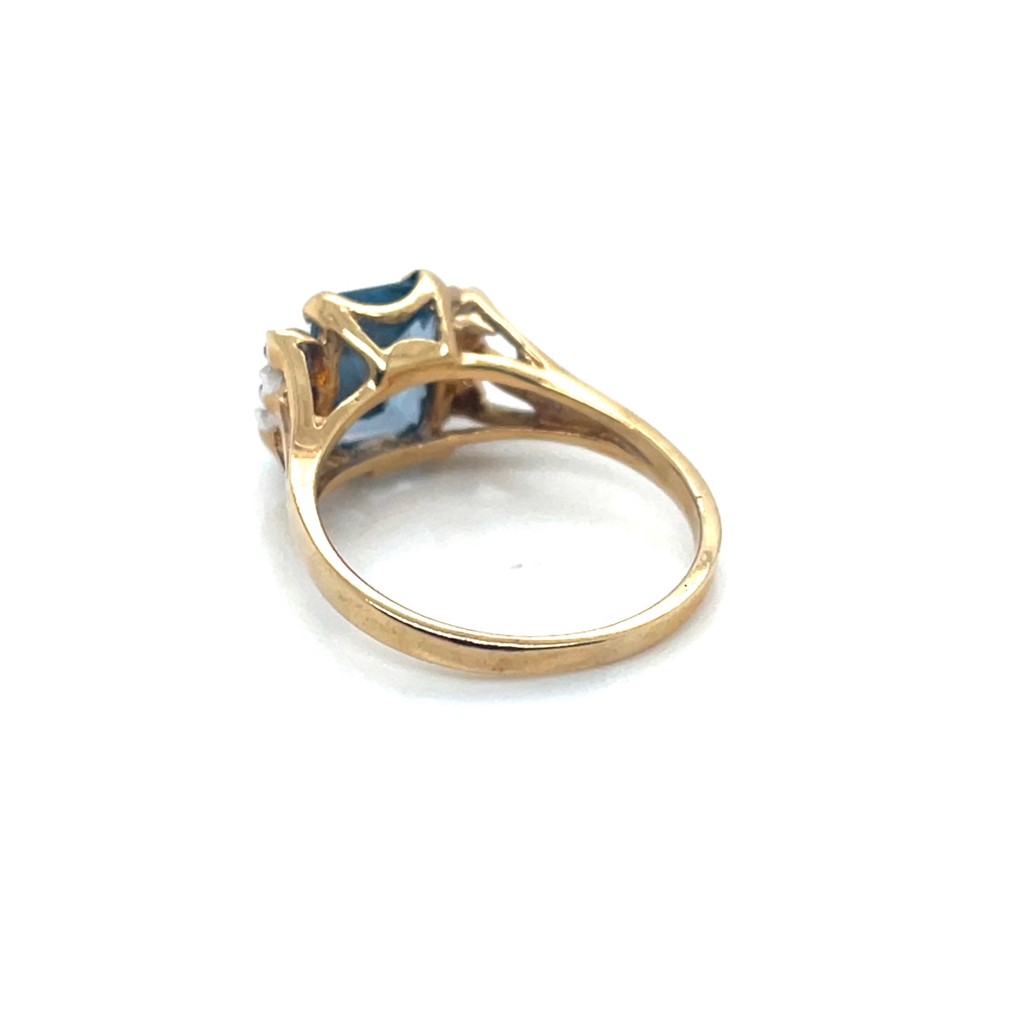 10k Yellow Gold Blue Topaz and Diamonds Ring