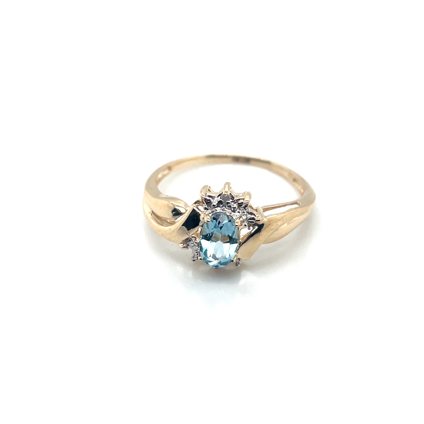 10k Yellow Gold Aquamarine and Diamonds Ring