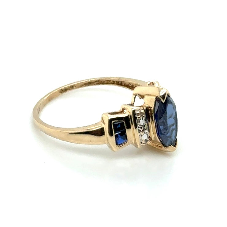 10k Yellow Gold Diamond Cut Design Sapphire Ring