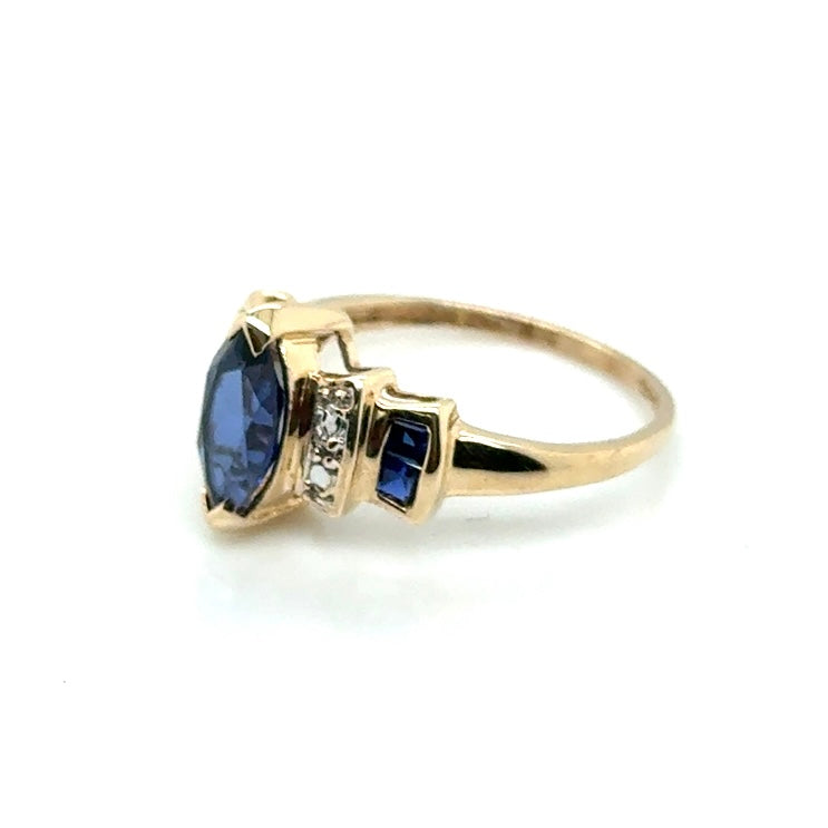 10k Yellow Gold Diamond Cut Design Sapphire Ring