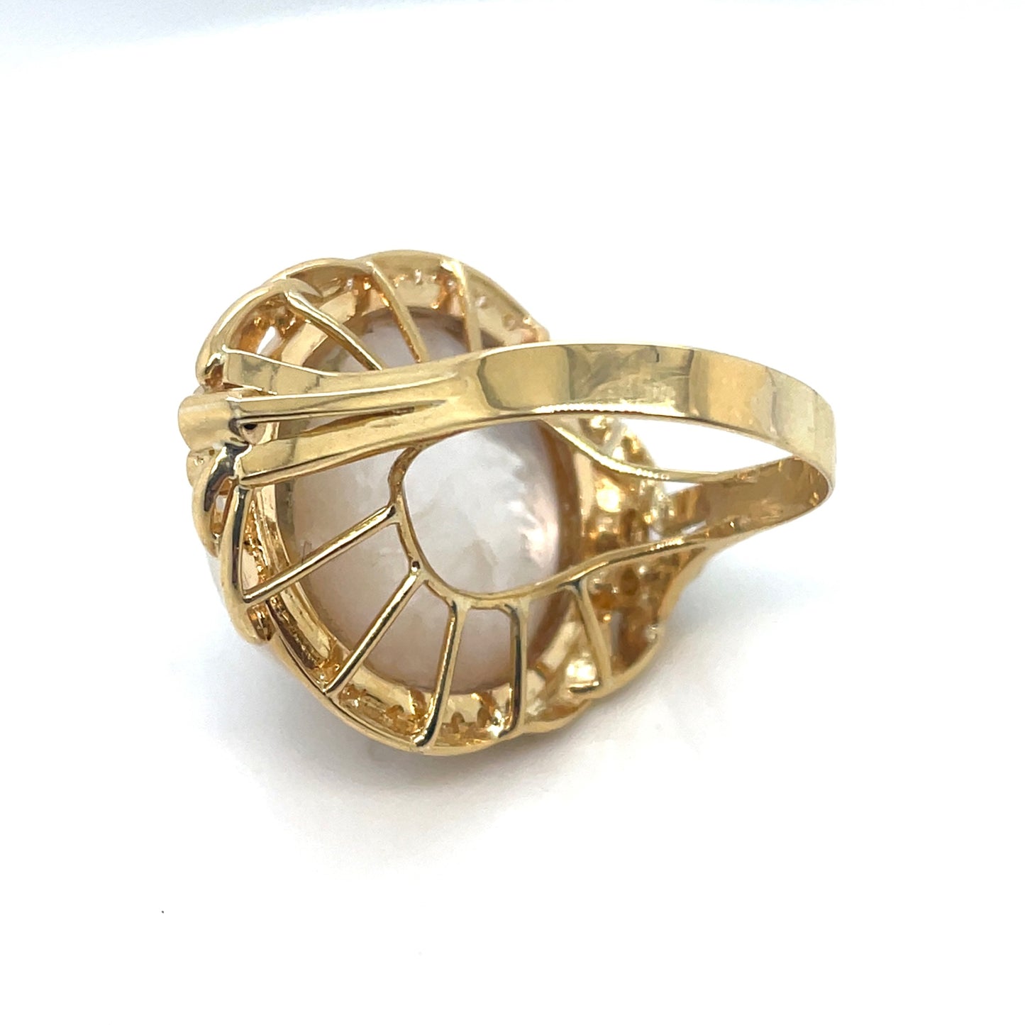 14k Yellow Gold Mother of Pearl Diamonds Ring
