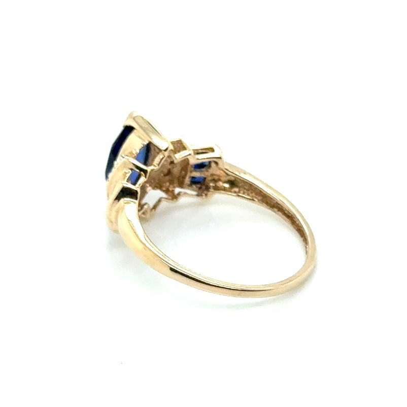 10k Yellow Gold Diamond Cut Design Sapphire Ring