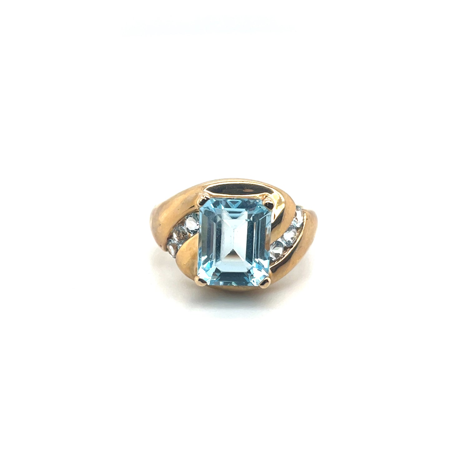 10k Yellow Gold Aquamarine Ring