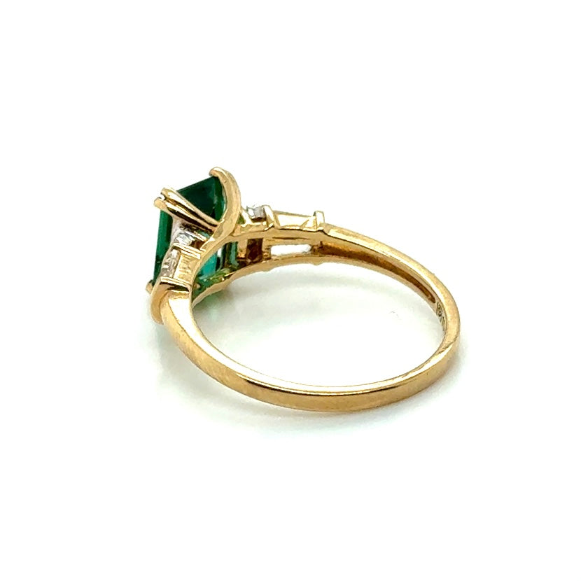 10k Yellow Gold Synthetic Emerald and Diamonds Ring