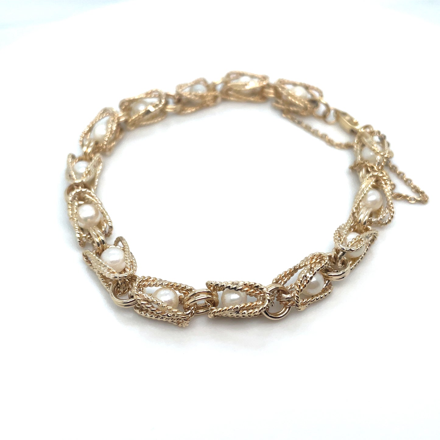 14k Yellow Gold Pearls Bracelet