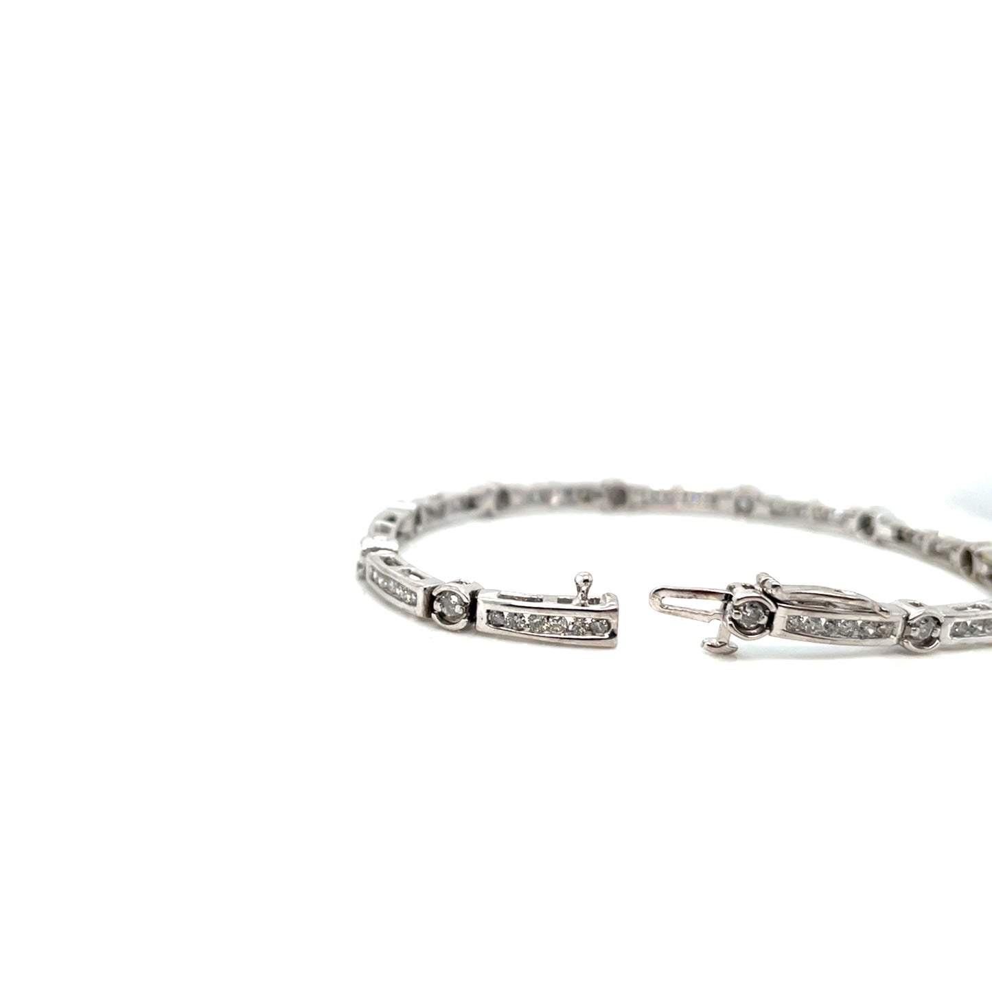 14k White Gold 2.2 CT TW Diamonds Bracelet