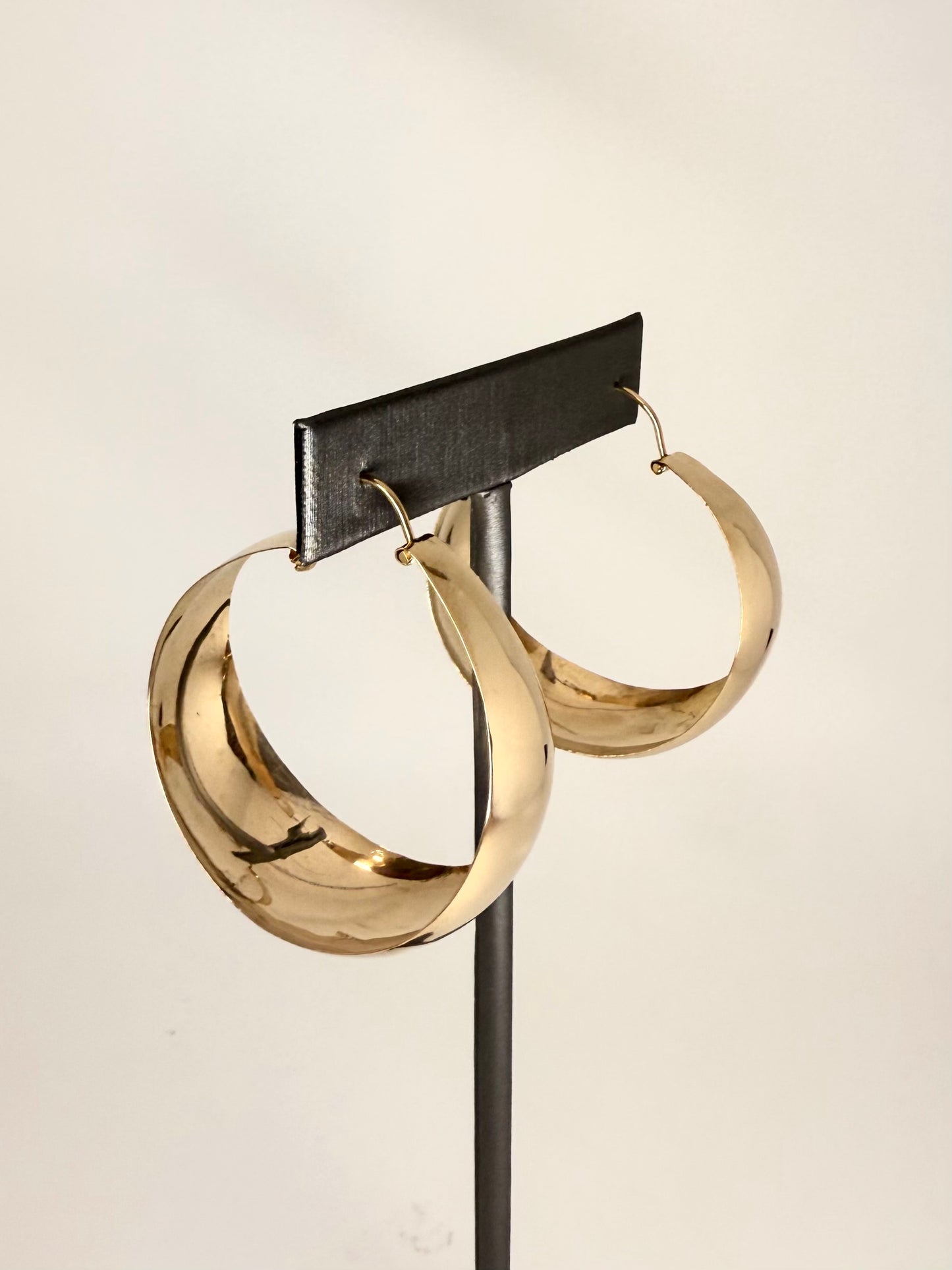 18k Yellow Gold Round Earrings