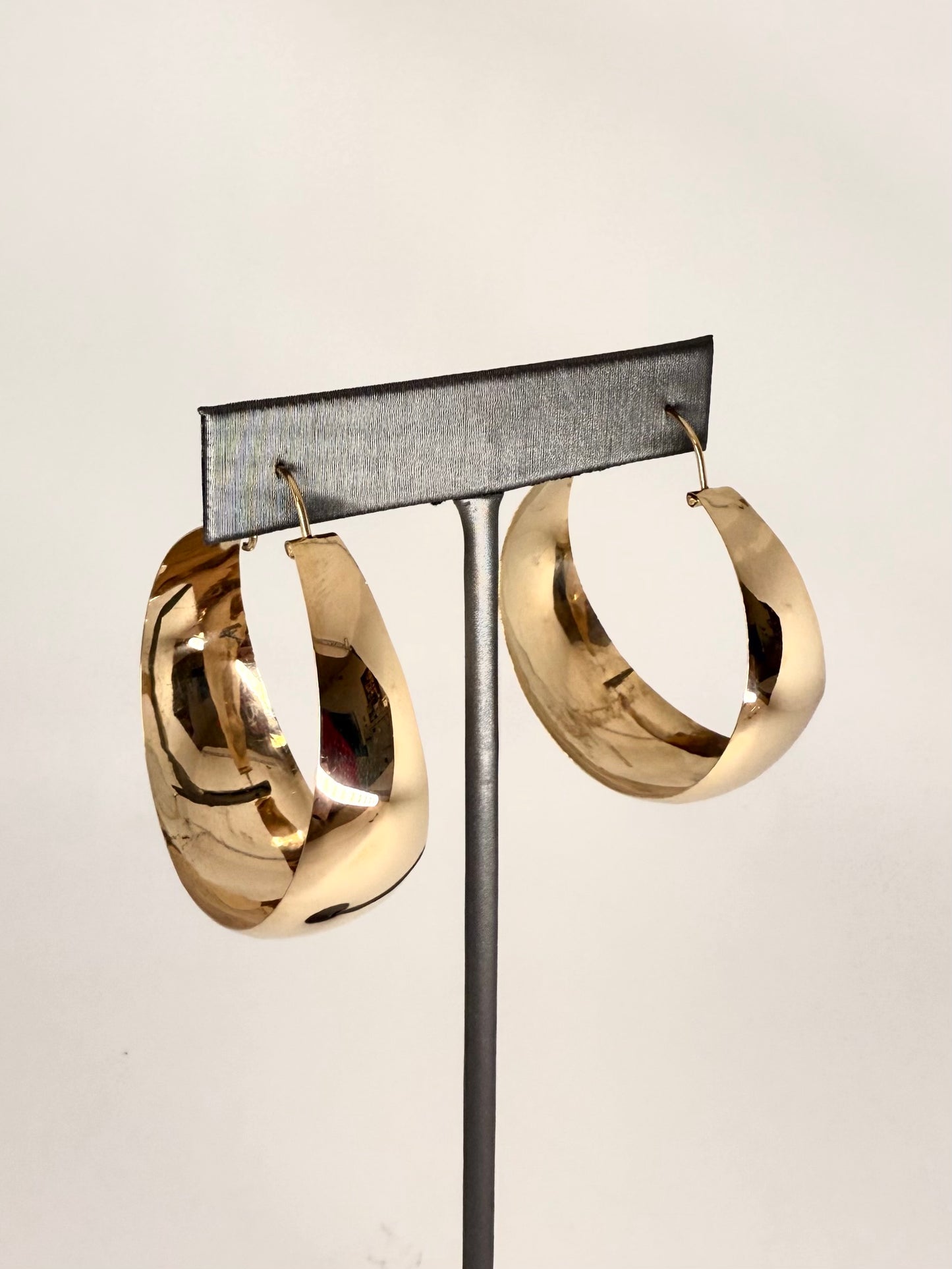 18k Yellow Gold Round Earrings