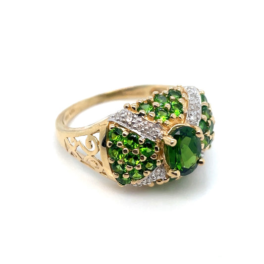 14k Yellow Gold Peridot and Diamonds Ring