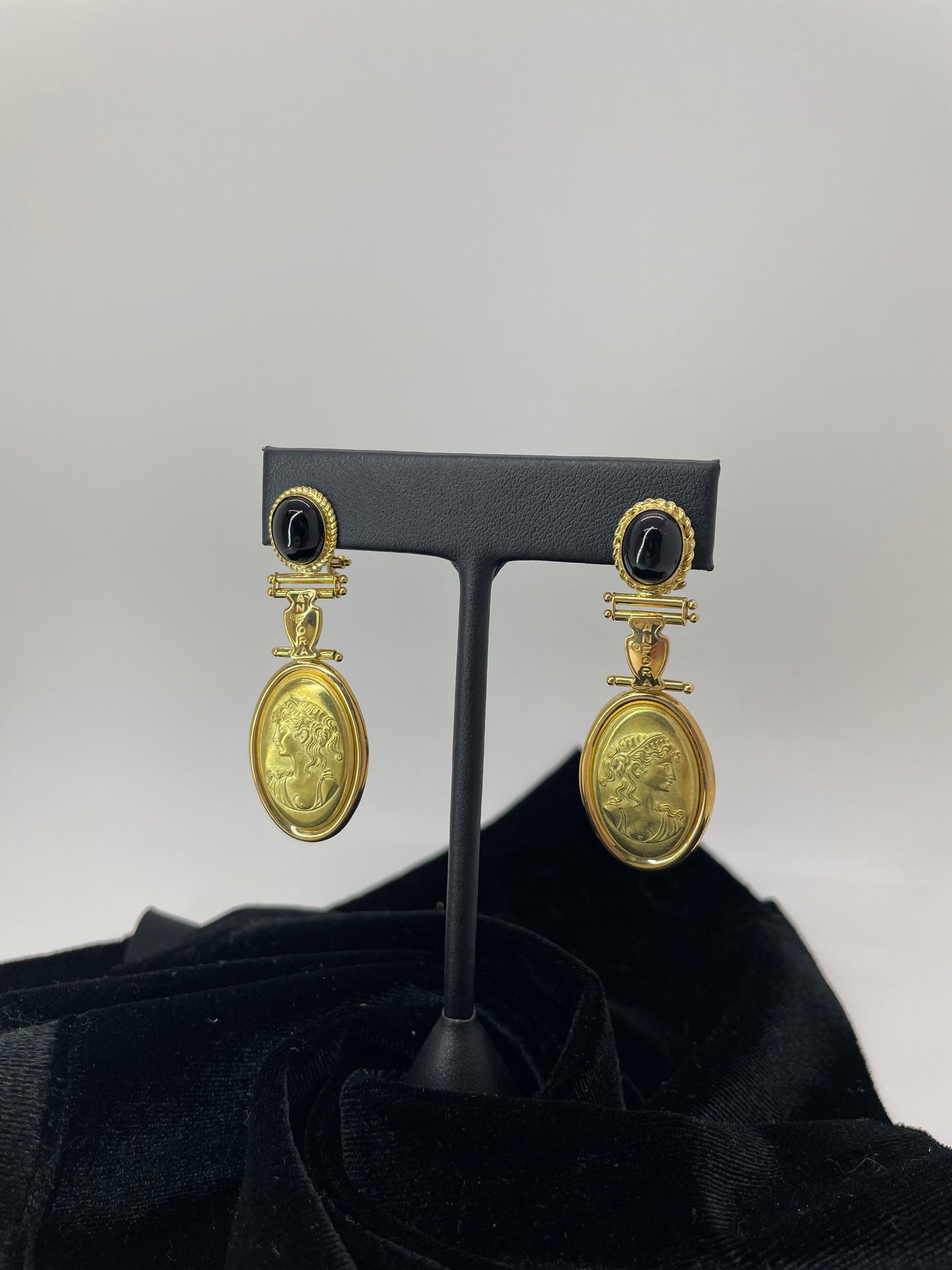 18k Yellow Gold Black Onyx Store Portrait Earrings
