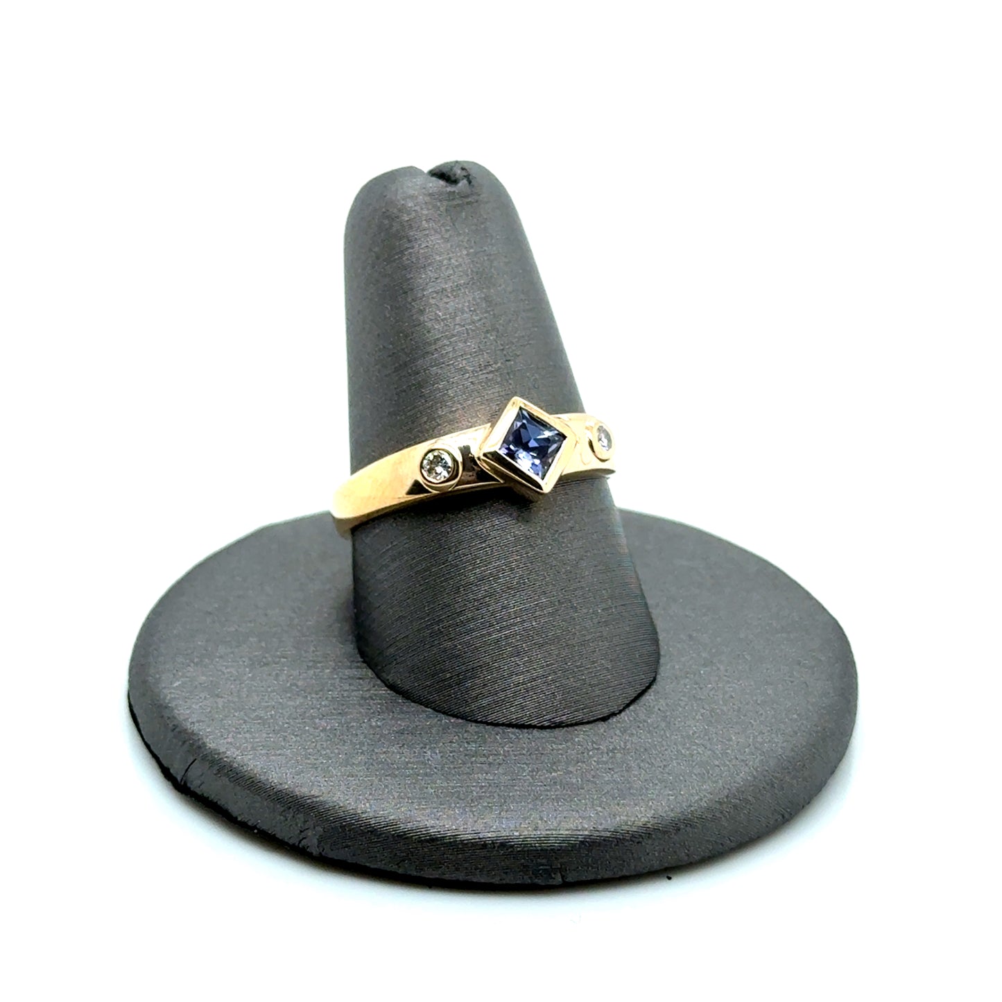 14k Yellow Gold Tanzanite and Diamonds Ring