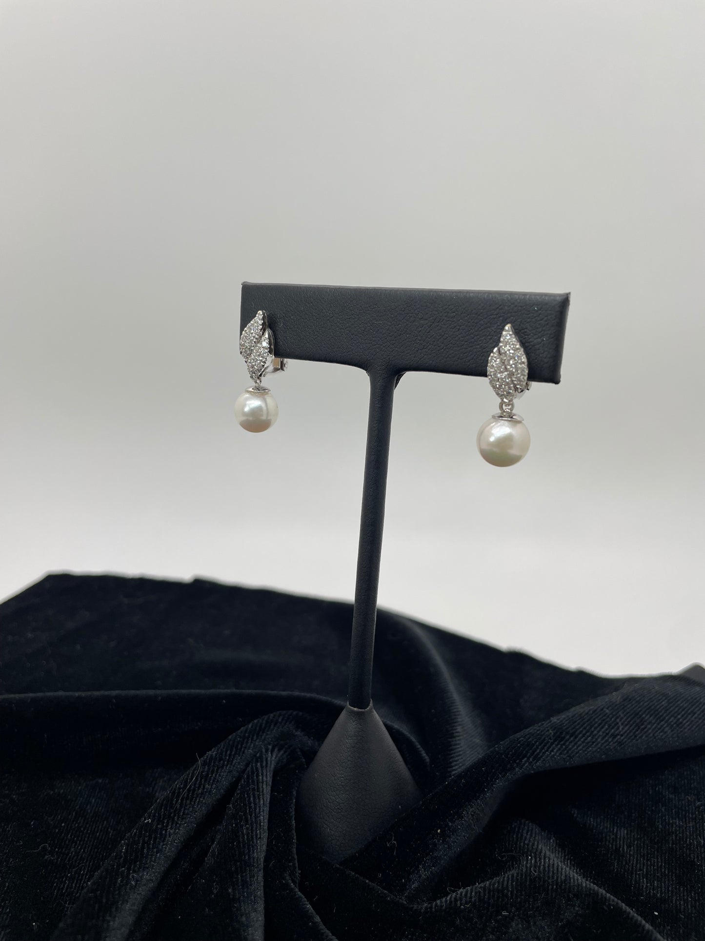 18k White Gold Pearl and 1.2 CT TW Diamonds Earrings