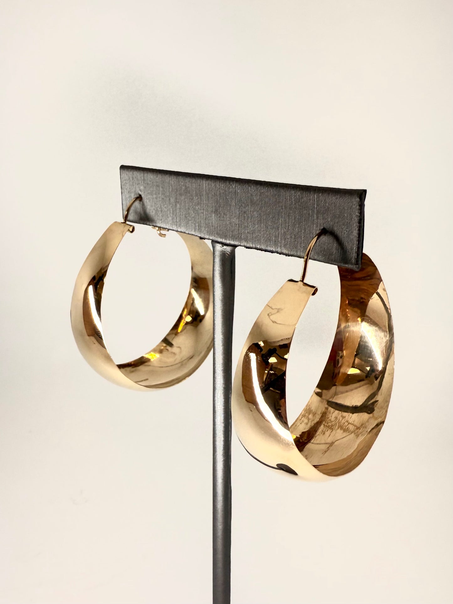 18k Yellow Gold Round Earrings