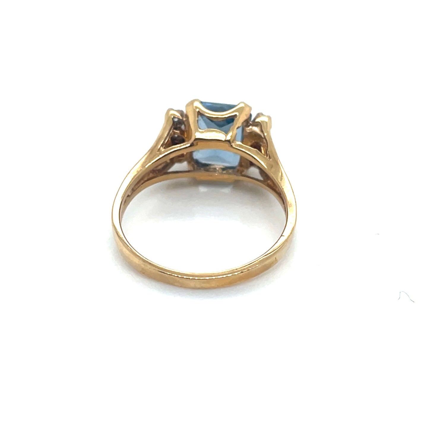 10k Yellow Gold Blue Topaz and Diamonds Ring