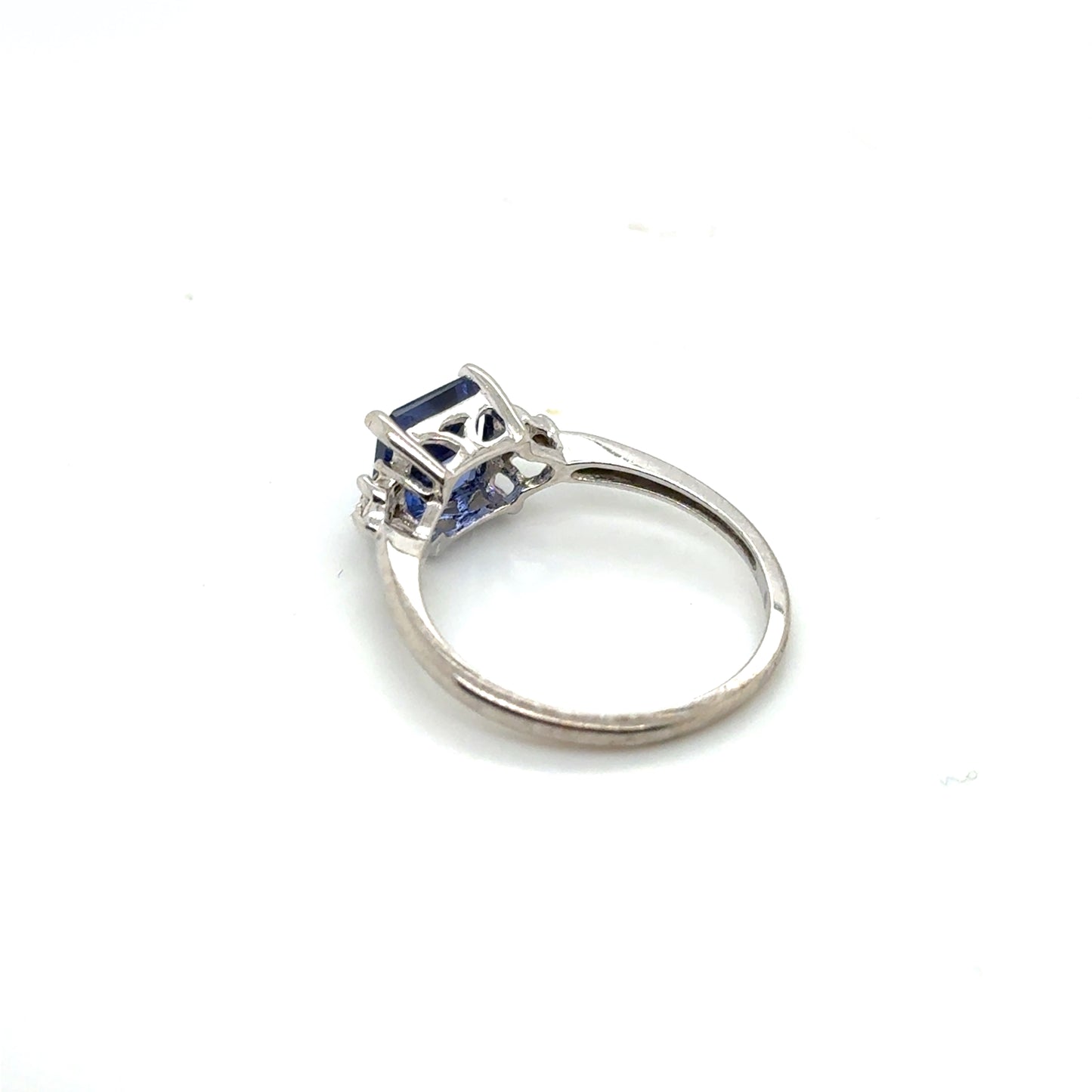 14k White Gold Tanzanite and Diamonds Ring