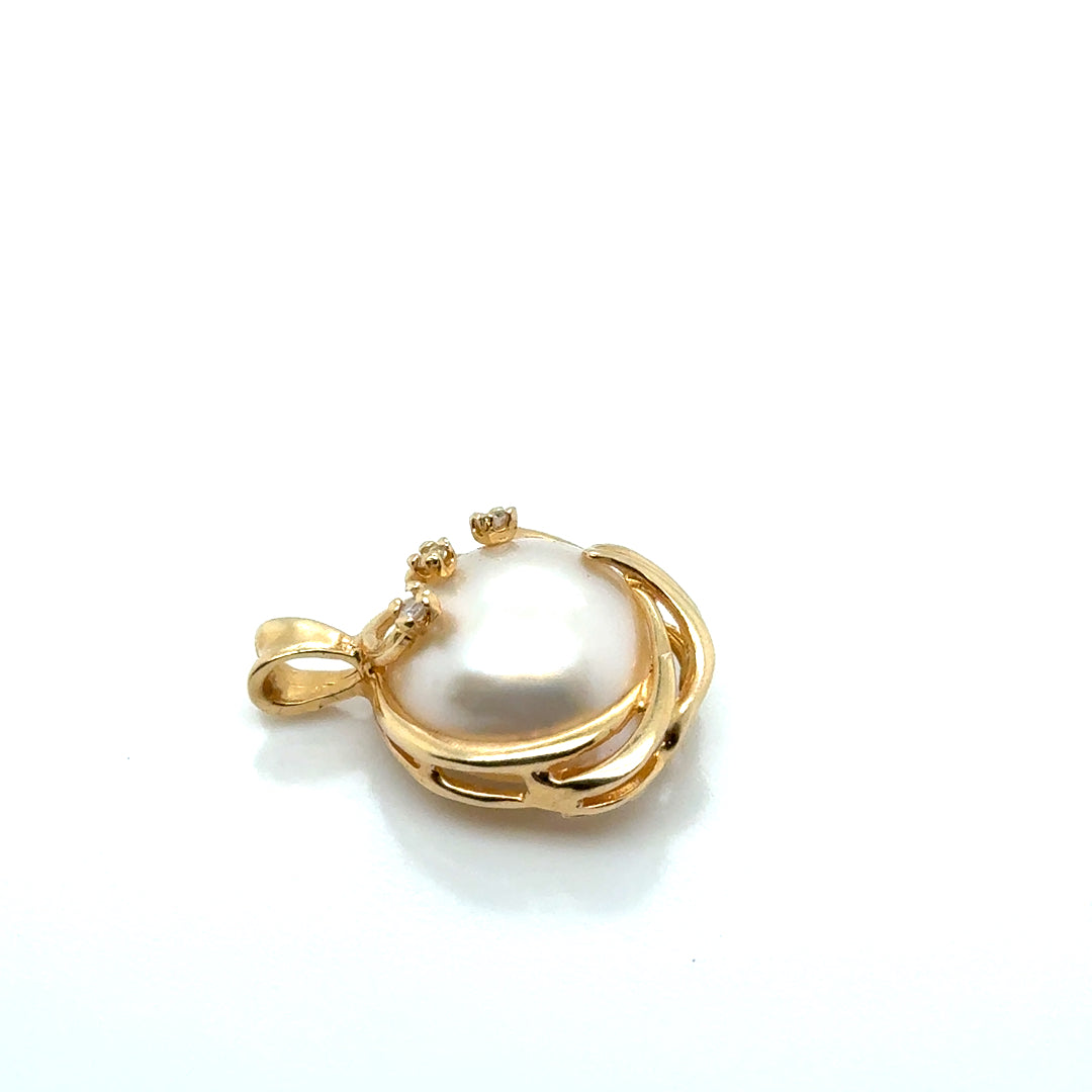 14k Yellow Gold Pearl and Diamonds Pendant