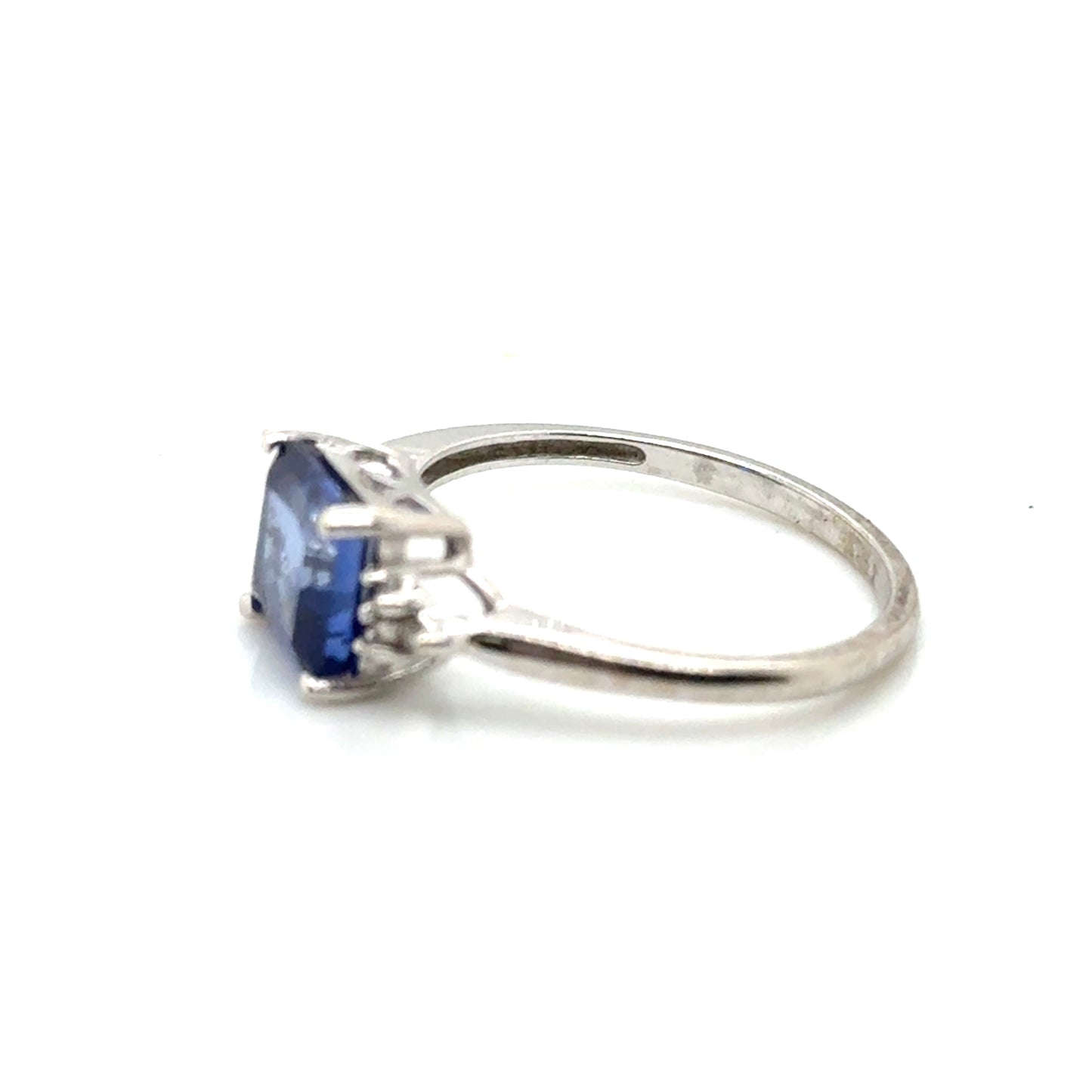 14k White Gold Tanzanite and Diamonds Ring