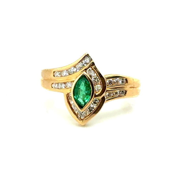 14k Yellow Gold Emerald and Diamonds Ring