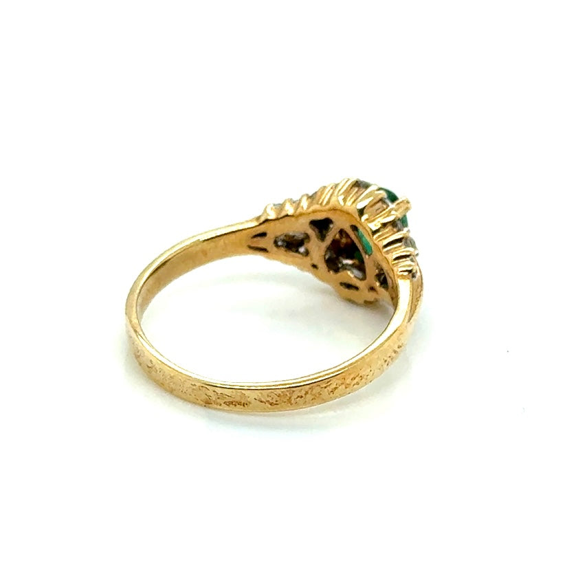 14k Yellow Gold Emerald and Diamonds Ring