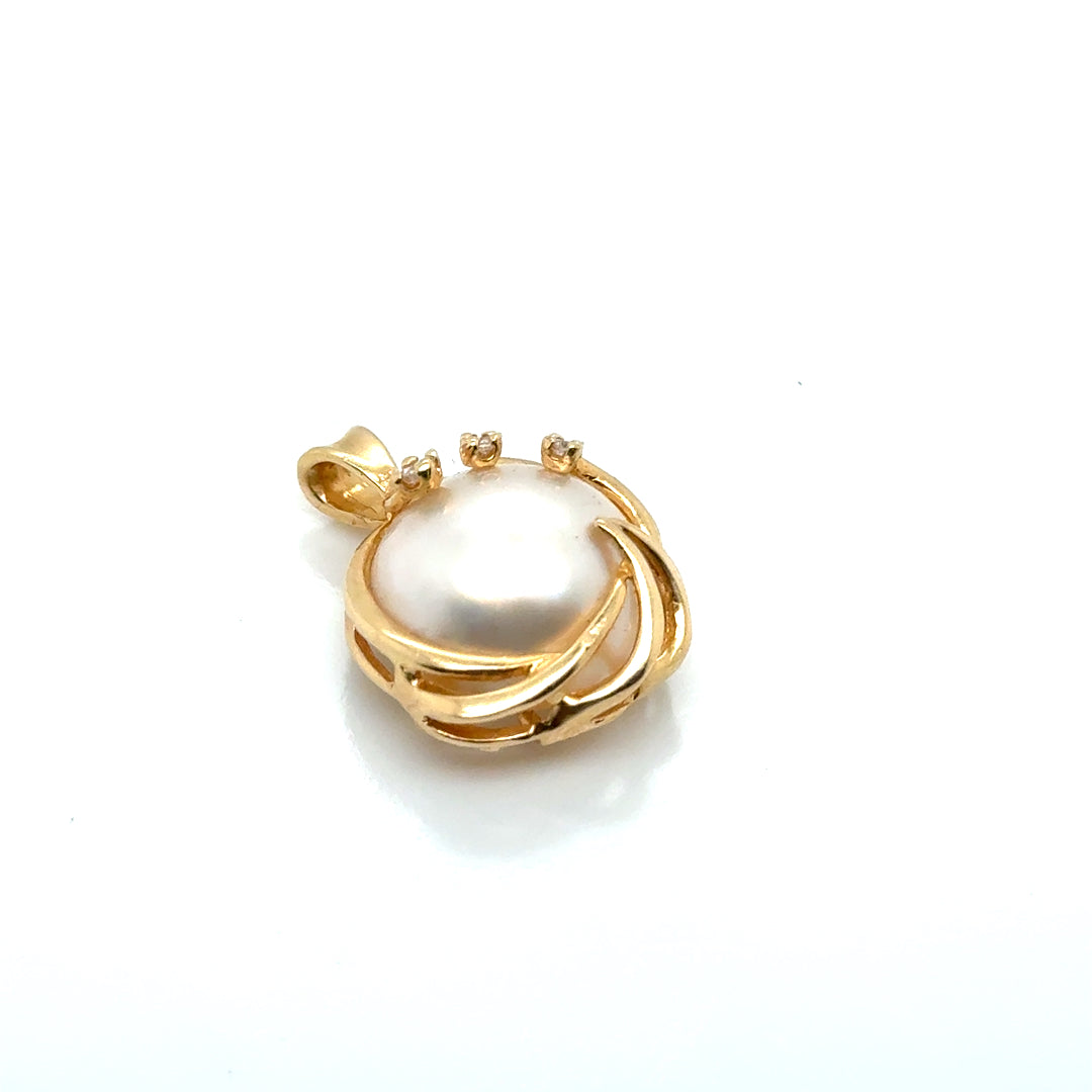 14k Yellow Gold Pearl and Diamonds Pendant