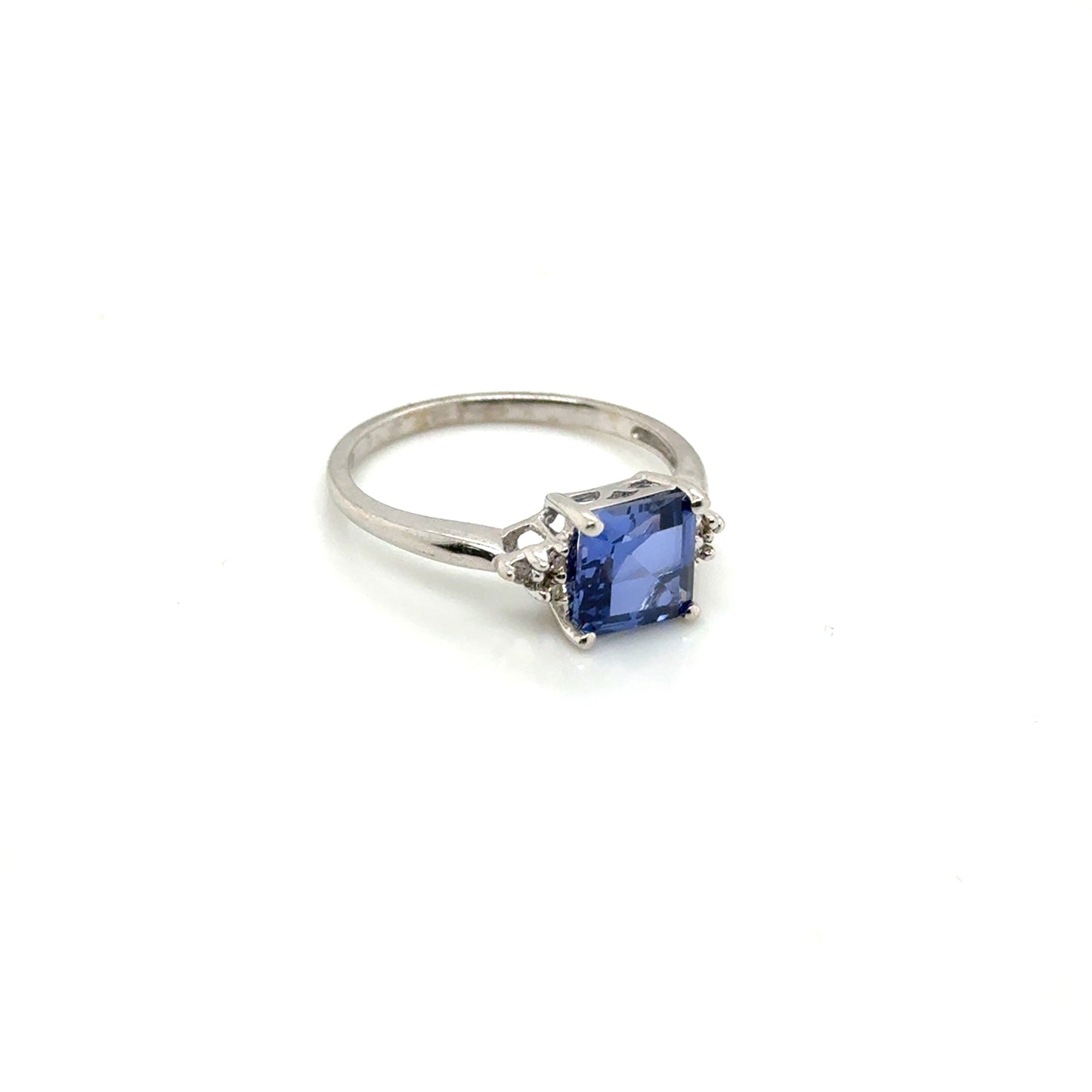 14k White Gold Tanzanite and Diamonds Ring