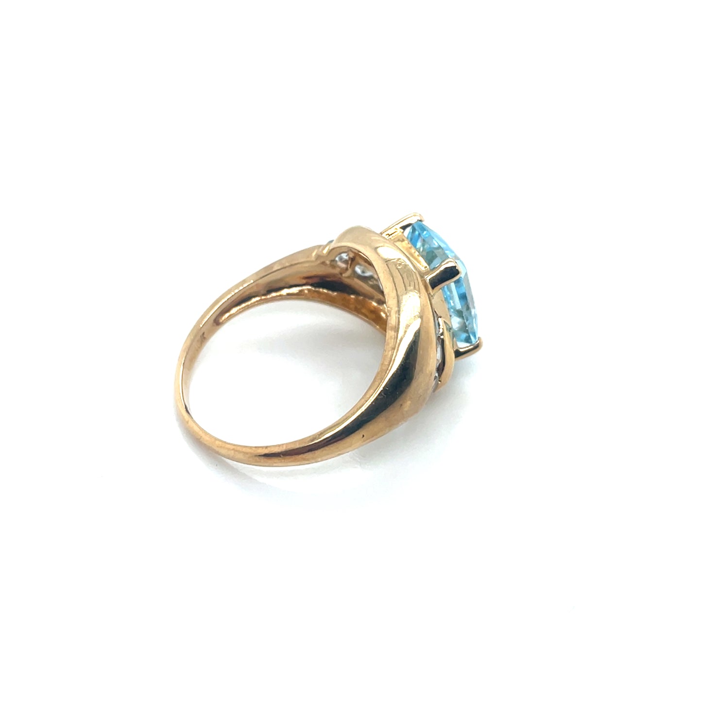 10k Yellow Gold Aquamarine Ring