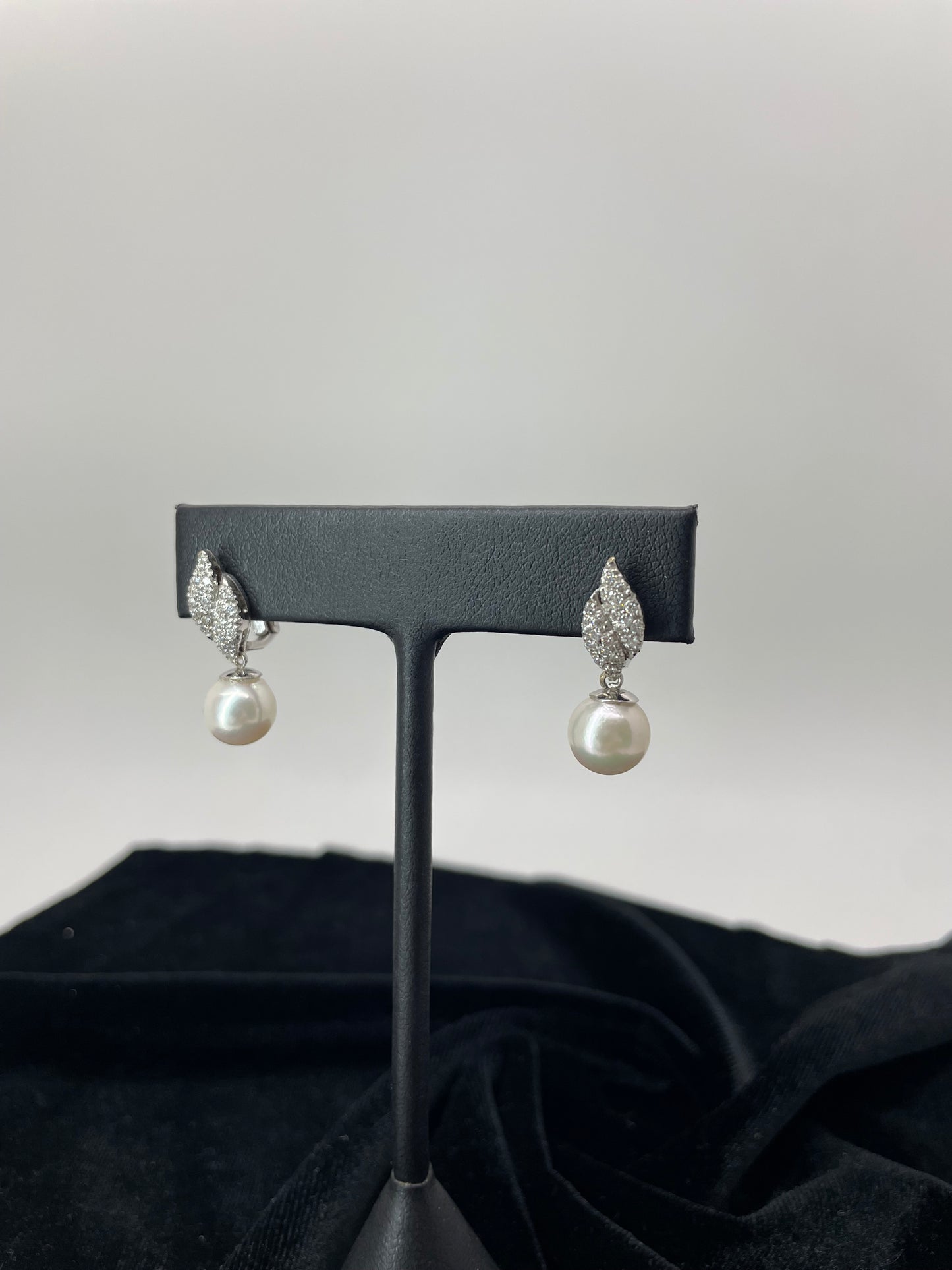 18k White Gold Pearl and 1.2 CT TW Diamonds Earrings