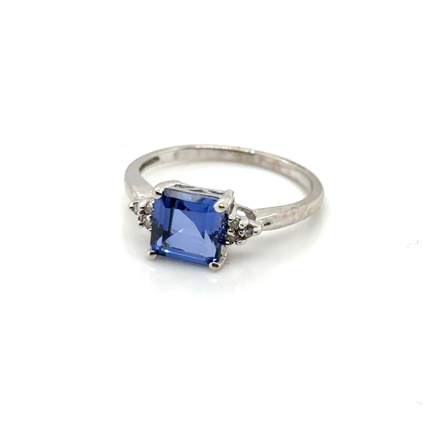 14k White Gold Tanzanite and Diamonds Ring