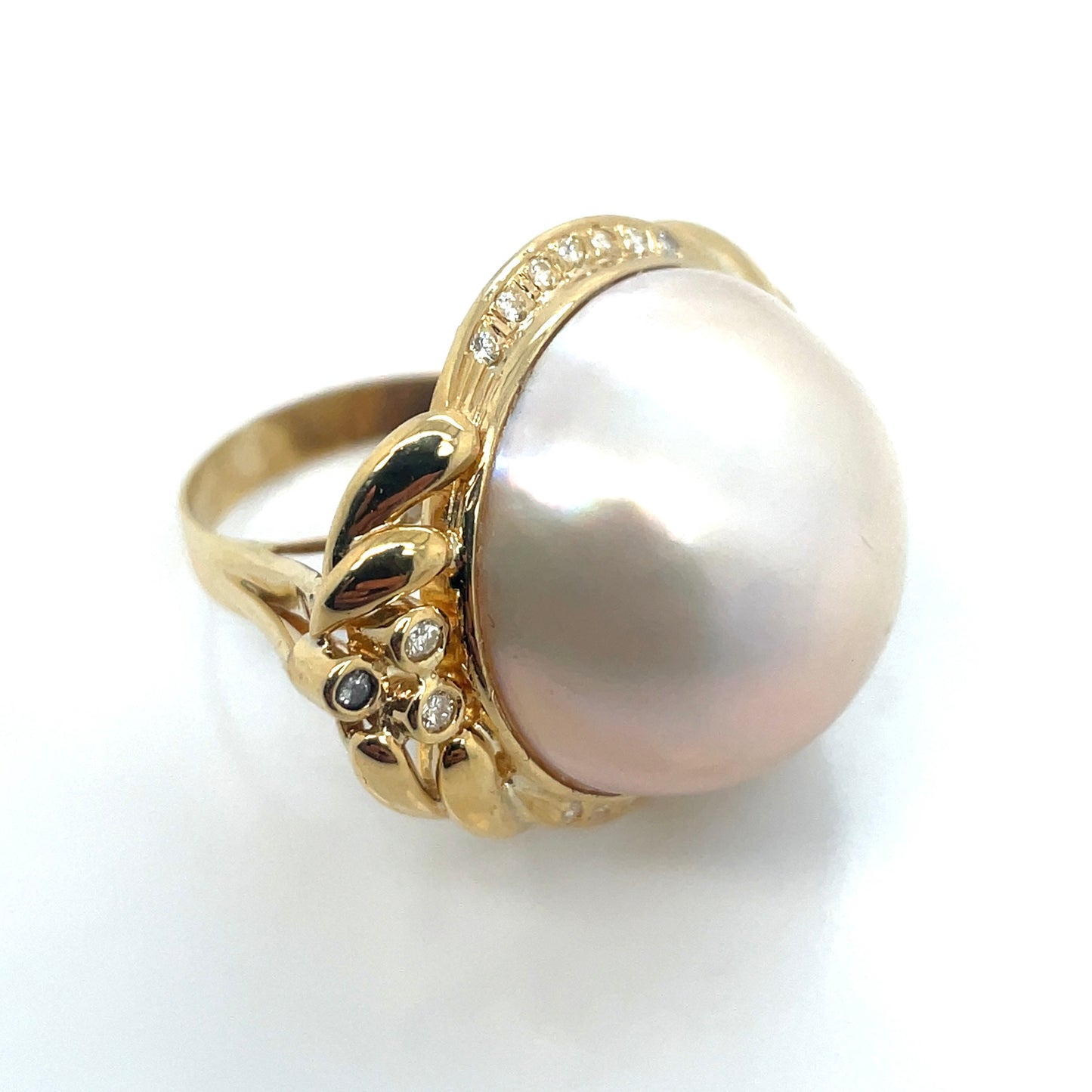 14k Yellow Gold Mother of Pearl Diamonds Ring
