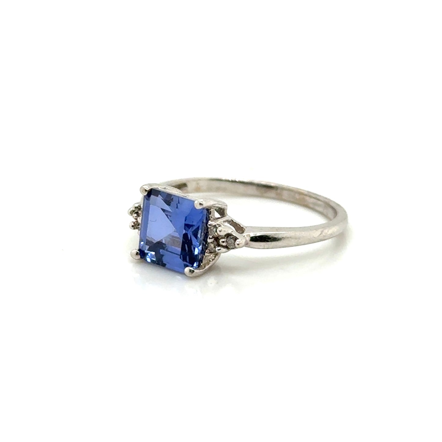 14k White Gold Tanzanite and Diamonds Ring