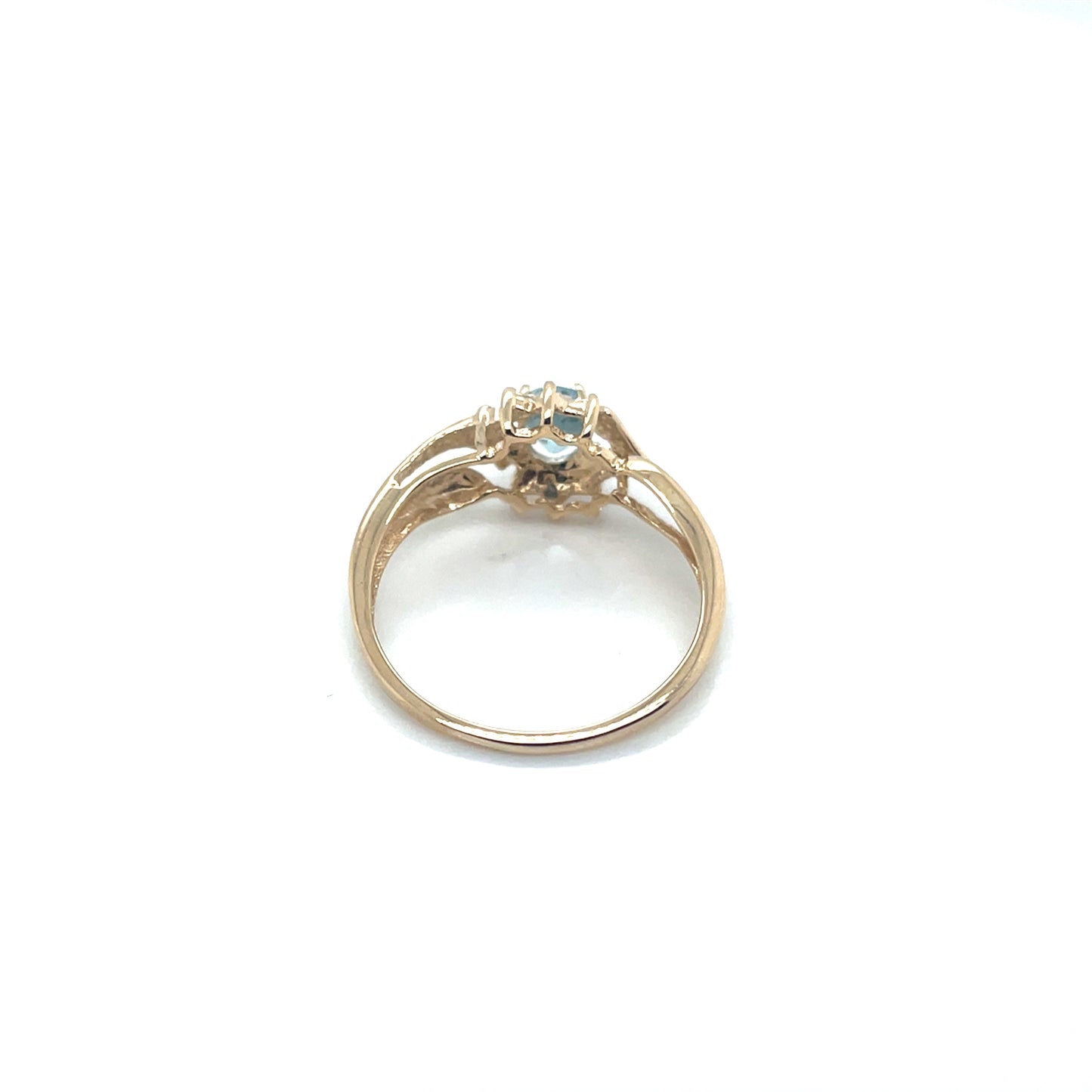 10k Yellow Gold Aquamarine and Diamonds Ring