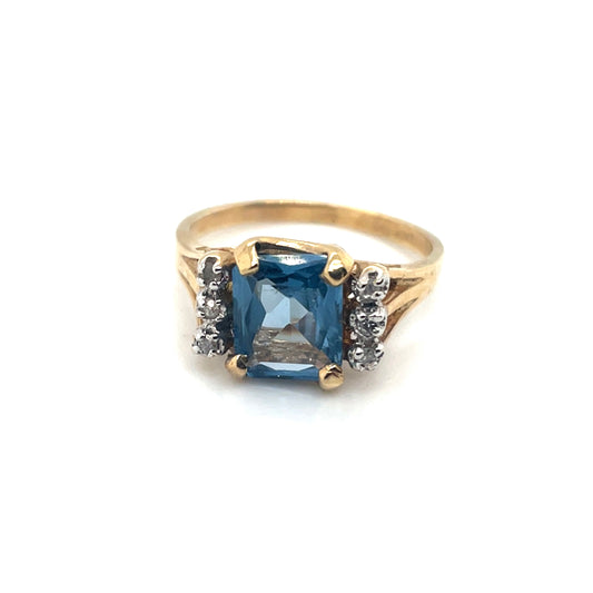 10k Yellow Gold Blue Topaz and Diamonds Ring