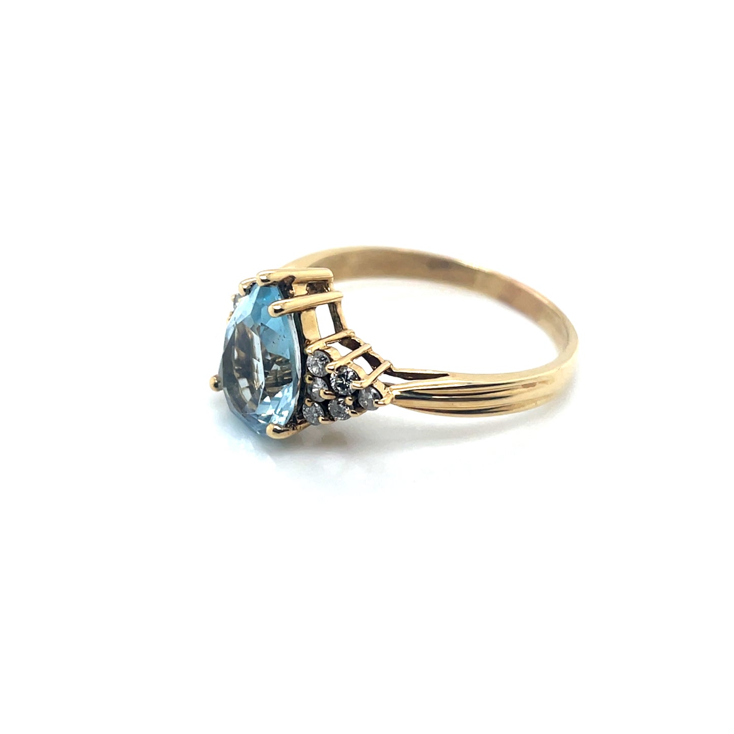 14k Yellow Gold Aquamarine and 0.20 CT TW Diamonds Ring