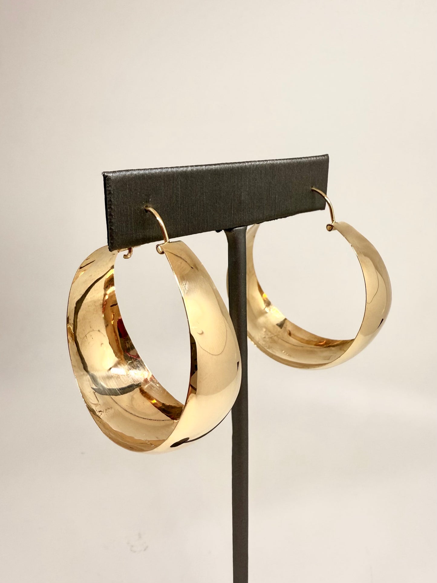18k Yellow Gold Round Earrings